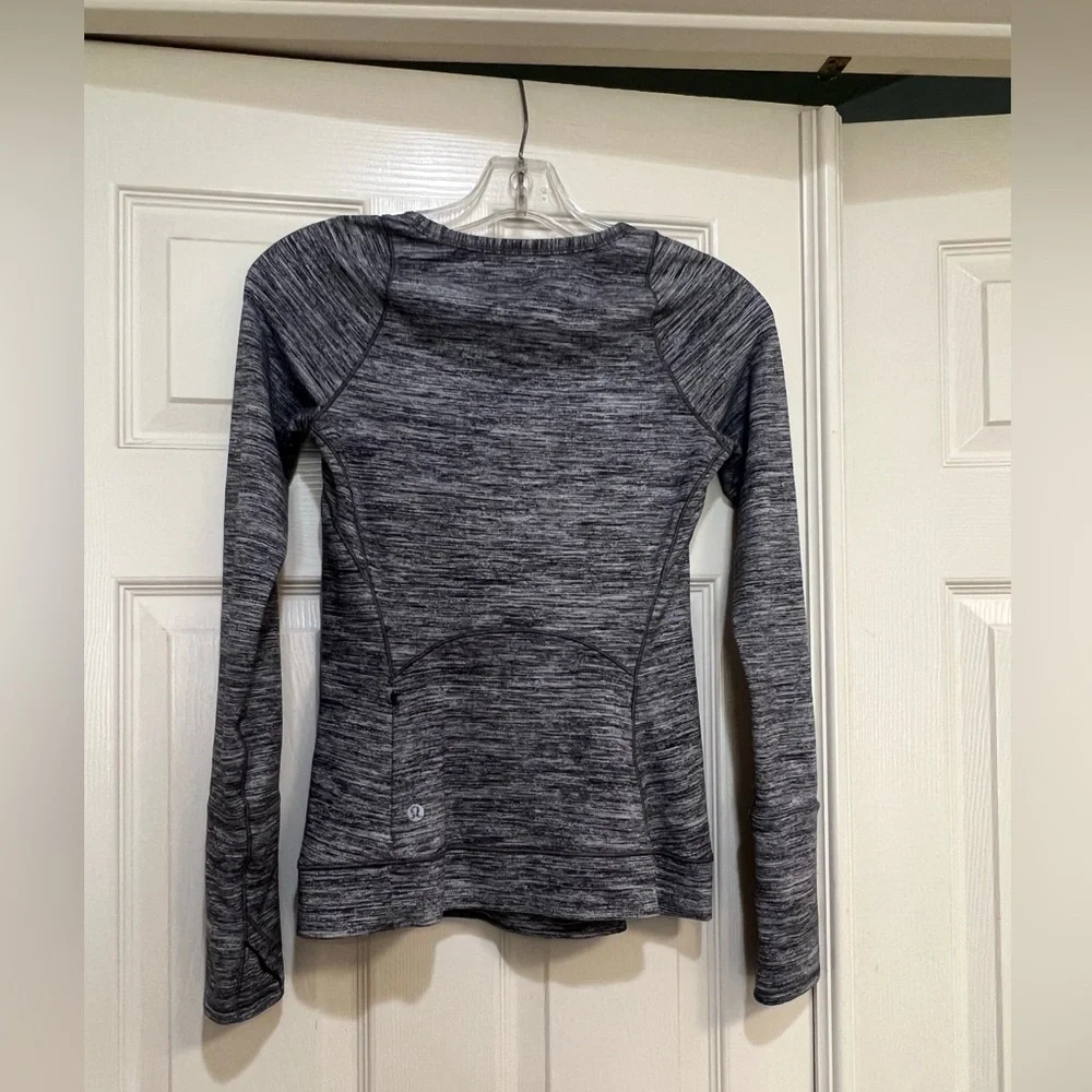 Lululemon Long Sleeve Athletic‎ Top size 4